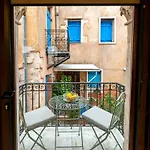 شقة فندقية Oniros Residenza Vecchia 4*